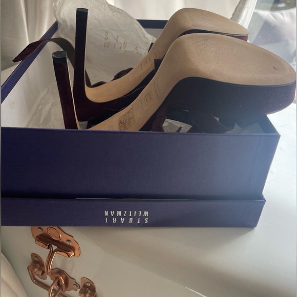 Wine colored velvet heels, they wrap around your ankle - Picture 3 of 3